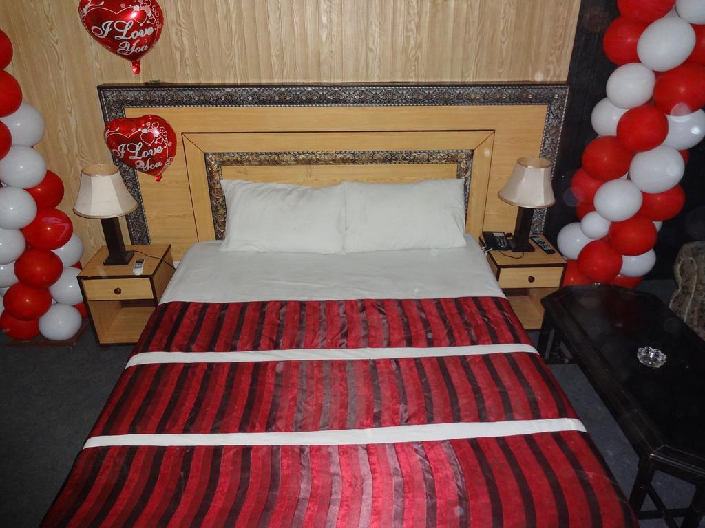 Safari Hotel Upper Mall Lahore Room photo